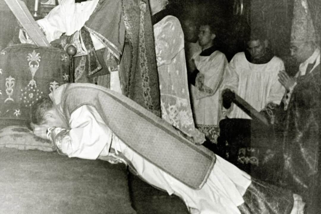 W którym roku Karol Wojtyła został księdzem? Zaskakujące fakty o jego życiu